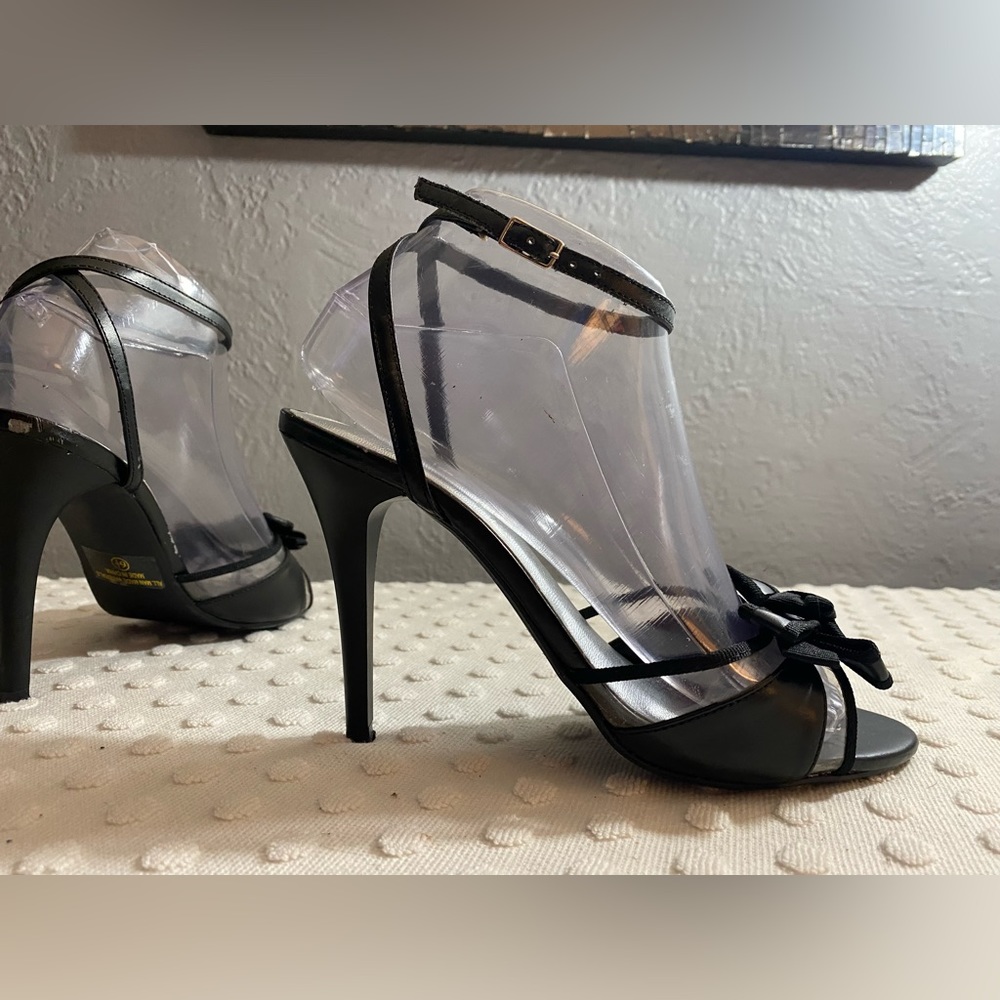 Waltz black stiletto with a toe-bow